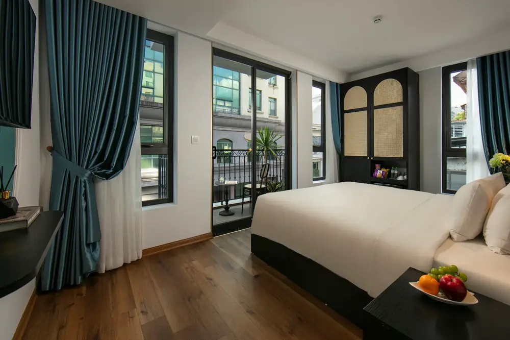 Royal Balcony room at Hotel De Rond Hanoi